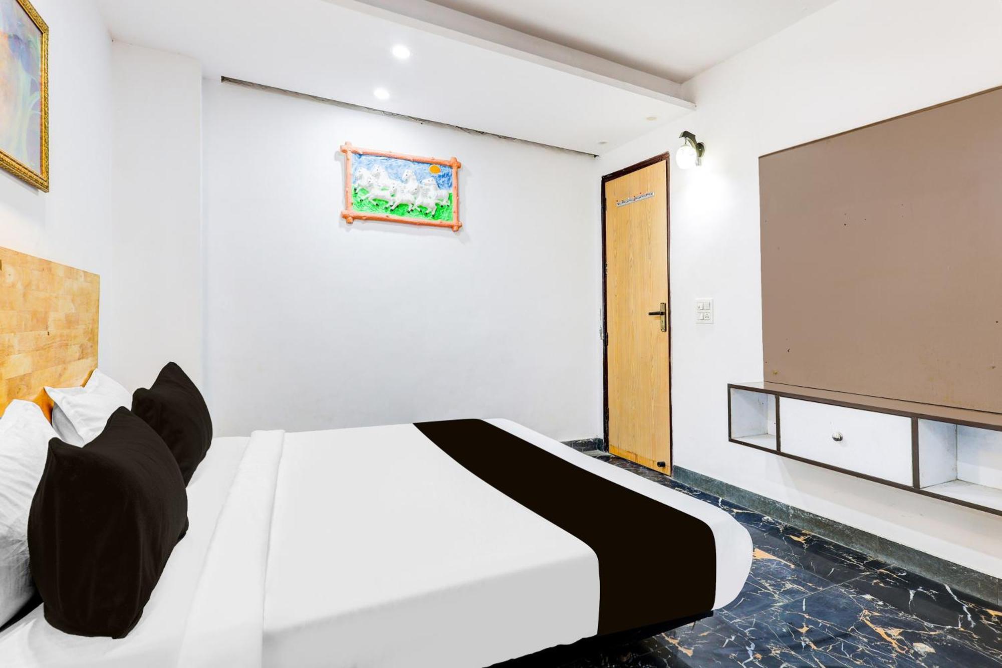 Hotel O Hari Nagar Ashram New Delhi Buitenkant foto
